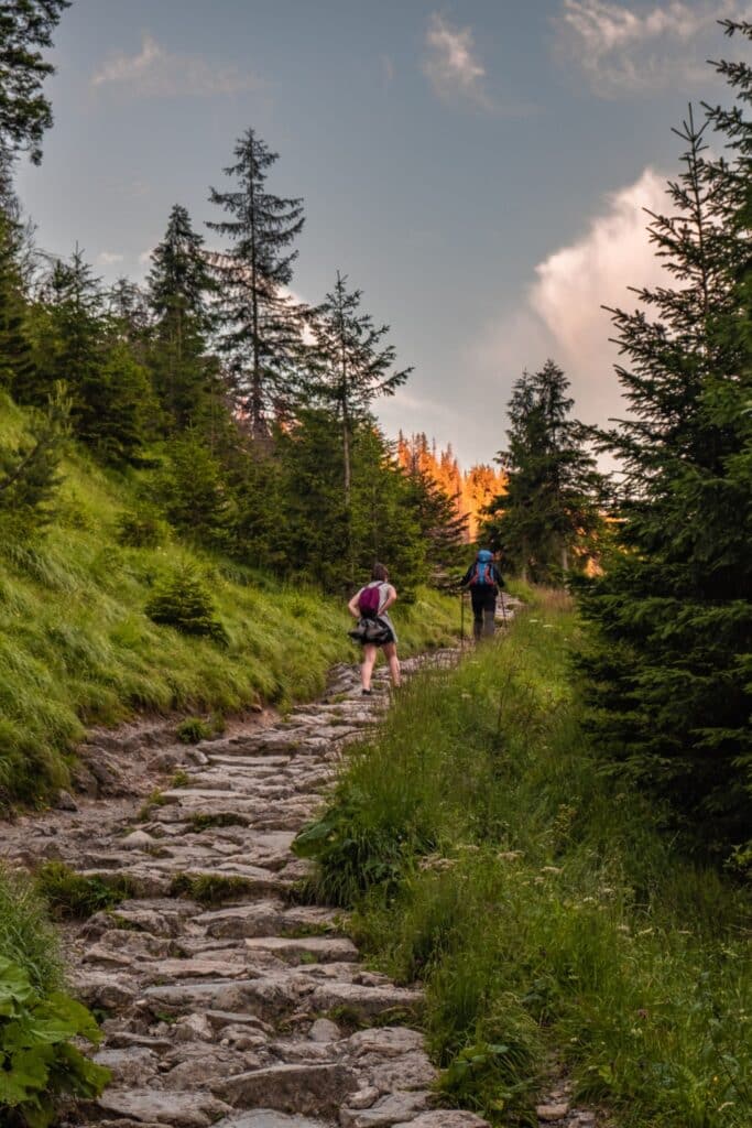 Couple hiking trail in Abbotsford.